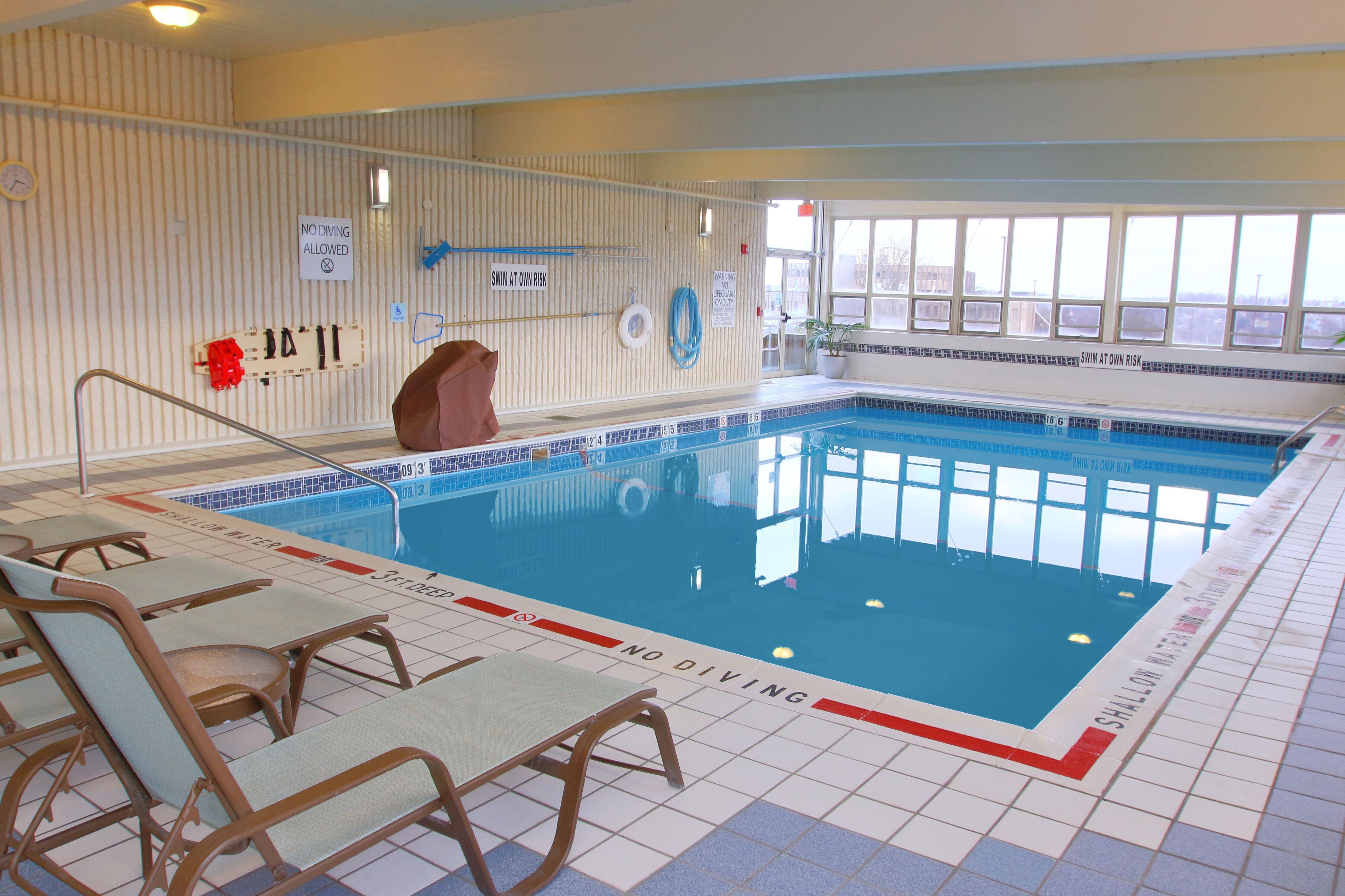 Holiday Inn Express Pittsburgh West - Greentree, An Ihg Hotel Crafton Exterior photo
