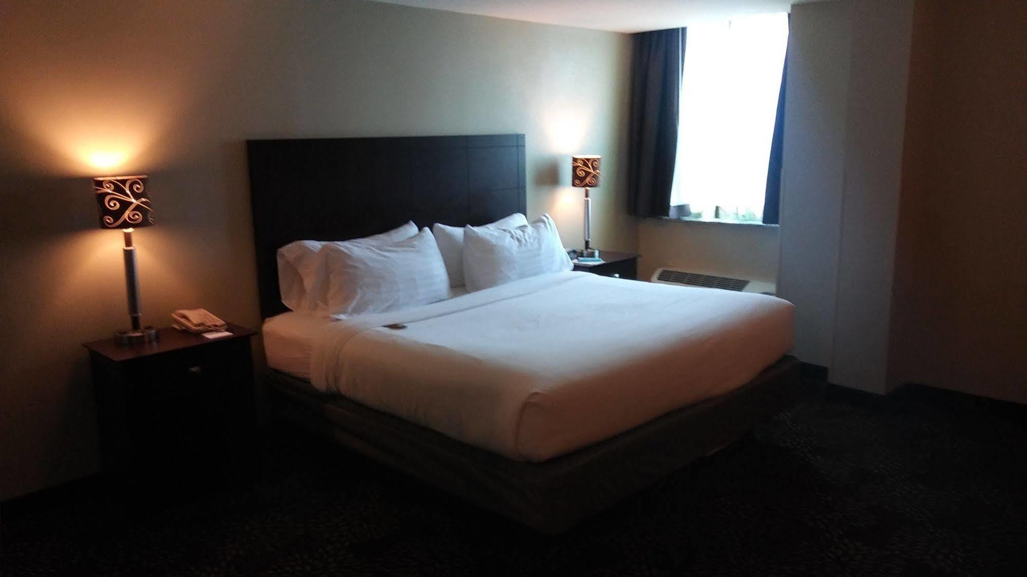 Holiday Inn Express Pittsburgh West - Greentree, An Ihg Hotel Crafton Exterior photo
